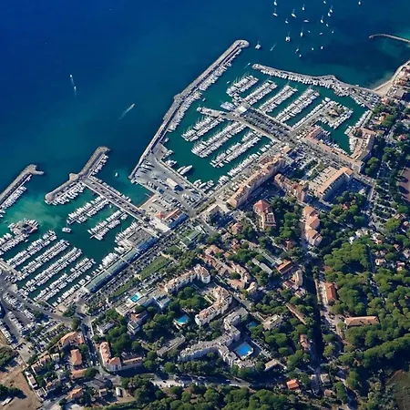 Hyedes Climatise Pour 4 Personnes Sur Le Port De Hyères