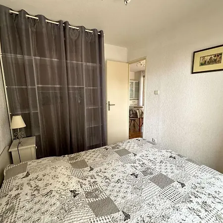 Hyedes Climatise Pour 4 Personnes Sur Le Port De Appartement Hyères